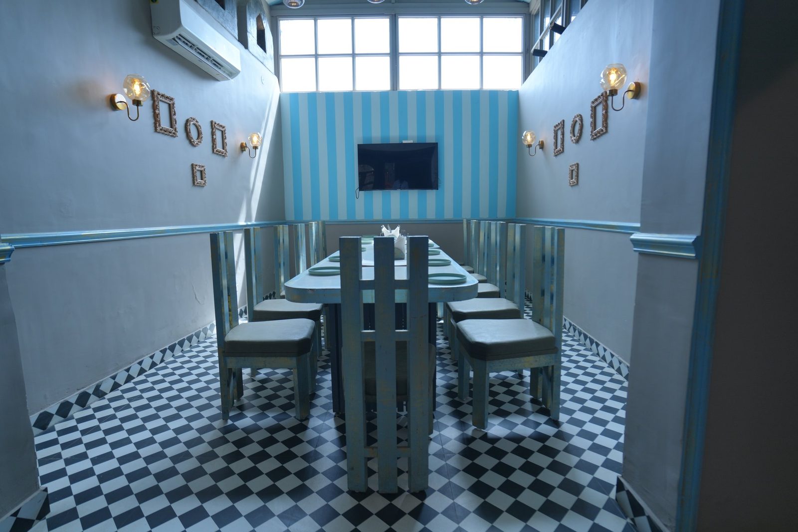 Restaurant teal-walled bistro section